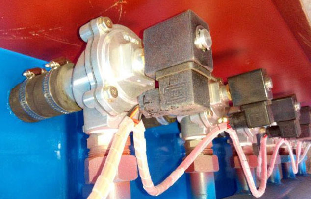 �}�_�y�����