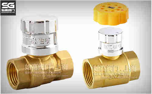 �S�~�i�]���y